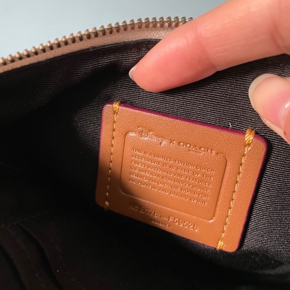 coach disney mickey mouse cream wristlet clutch cartoon white leather red - Picture 7 of 7